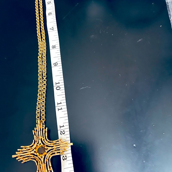 SARAH COVENTRY Vintage 1970s Gold Tone Omega Cross Pendant. - Picture 12 of 13
